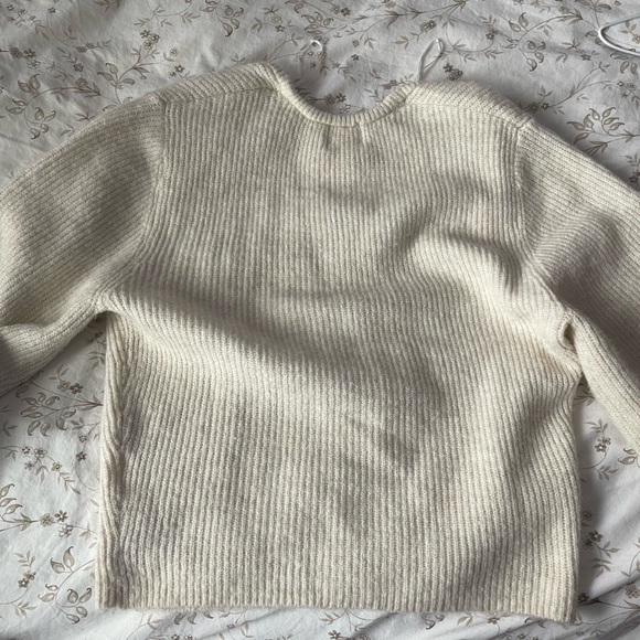H&M white sweater top - Picture 3 of 5